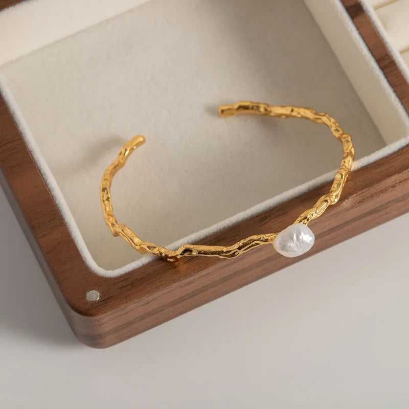 18K Gold Bangle with Freshwater Pearl