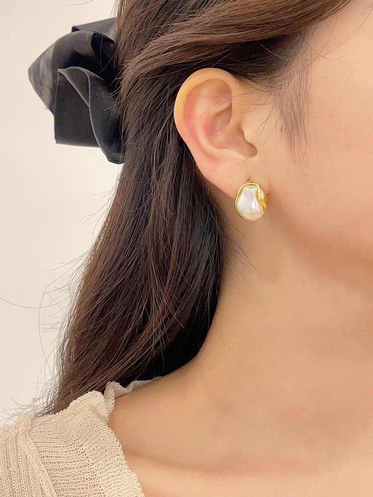 Baroque Pearl Elegance" Vintage Earrings