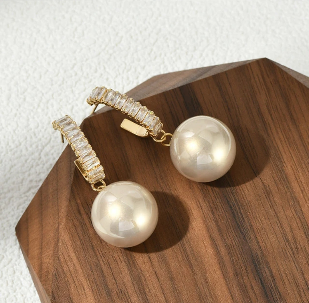 Pearl Essence Zirconia Hoops Earrings