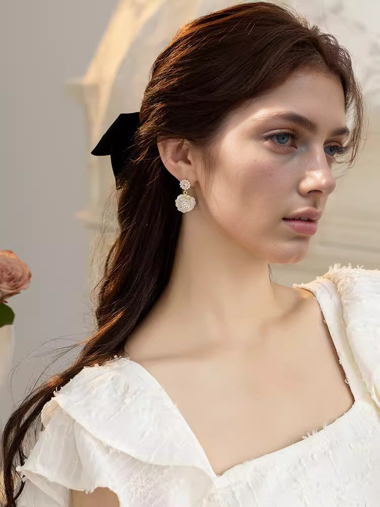 Camellia pearl classic Earrings
